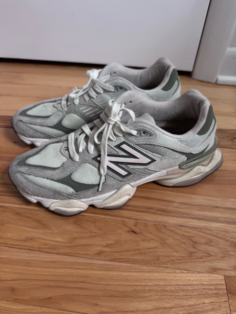 New Balance Men’s 9060 green Athletic Sneakers size 10.5 - Picture 4 of 9